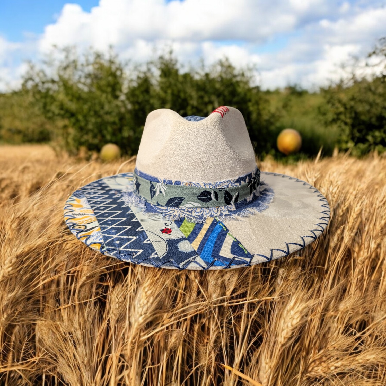 Ladybug White Suede Rancher - Lg (7 1/4) - Image 7