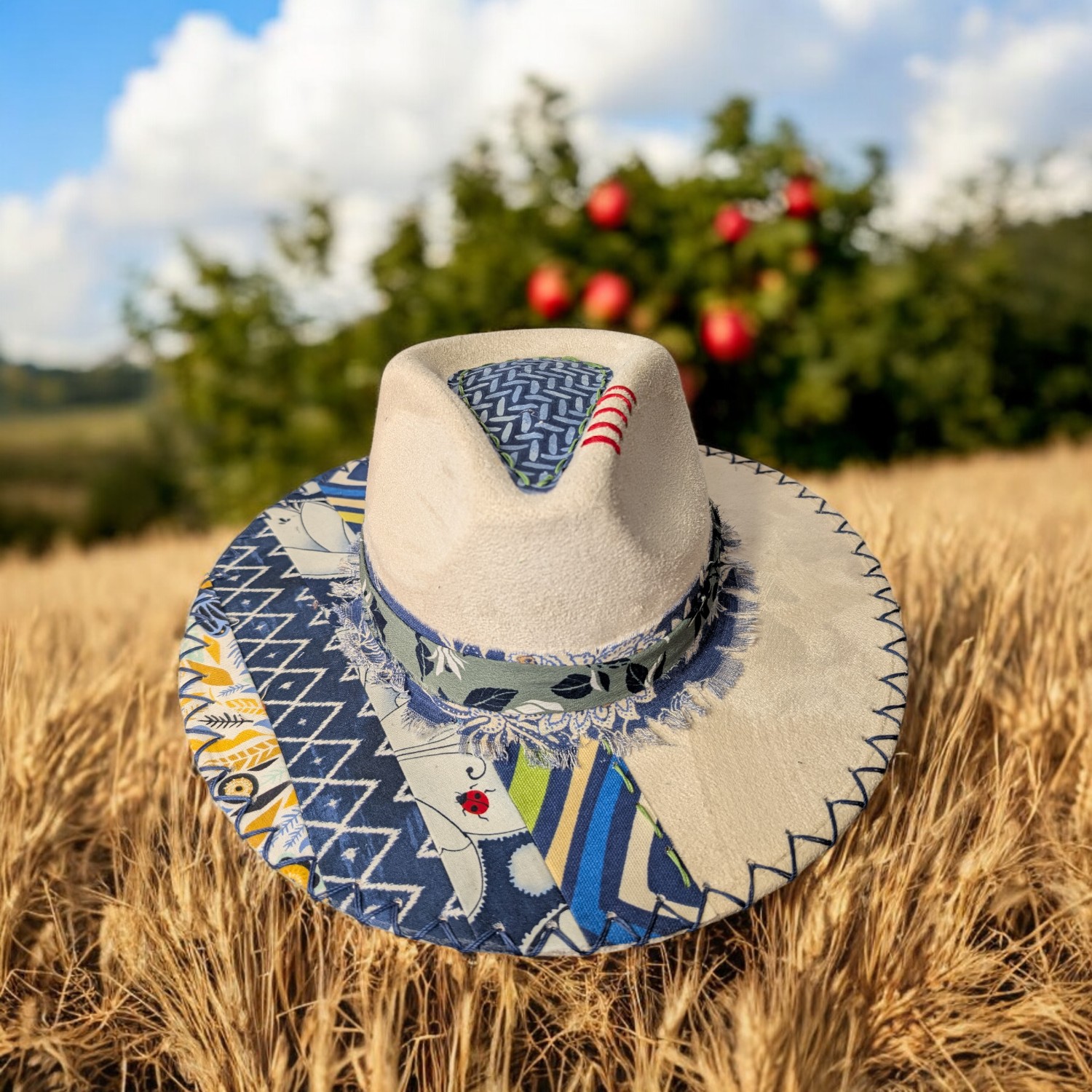 Ladybug White Suede Rancher - Lg (7 1/4) - Image 2