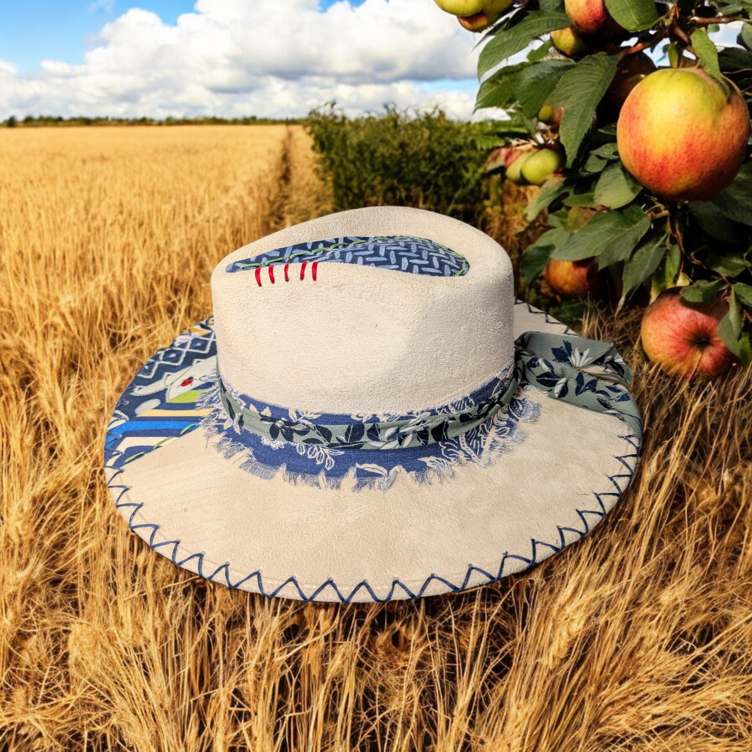 Ladybug White Suede Rancher - Lg (7 1/4) - Image 6