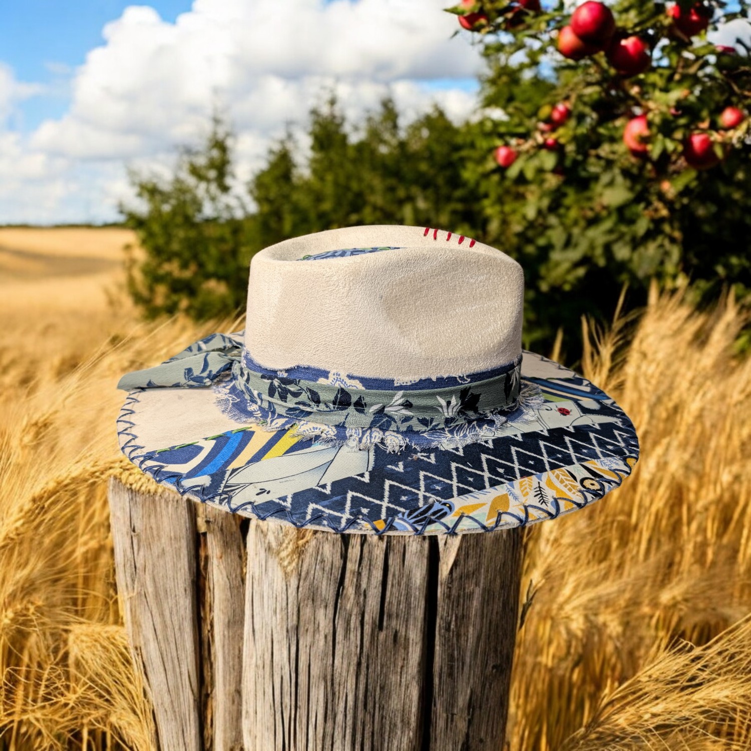 Ladybug White Suede Rancher - Lg (7 1/4) - Image 3